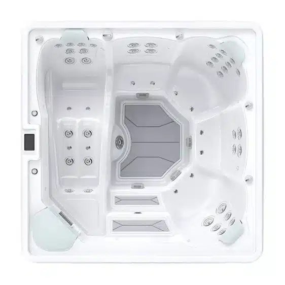 Vue de dessus du Spa 5 places D230, un spa carré blanc pouvant accueillir jusqu'à 5 personnes. Il dispose de plusieurs sièges ergonomiques, de nombreuses buses à jets, d'un panneau de sol gris et d'un petit panneau de commande noir sur un côté.