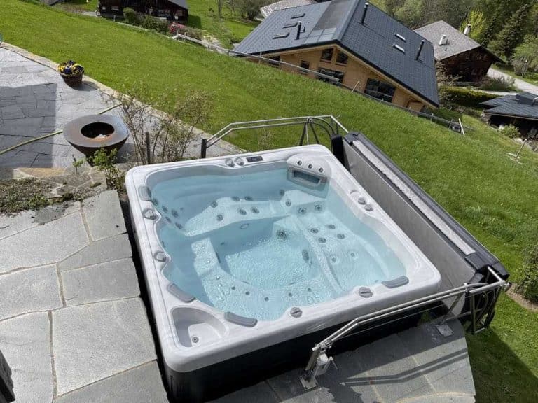 Jacuzzi 6 places