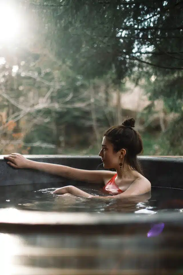 femme bain à remous